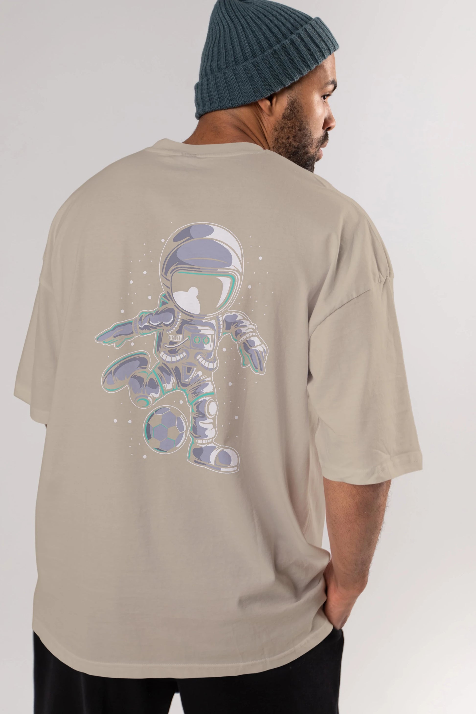 Astronaut Soccer (2) Arka Baskılı Oversize t-shirt Erkek Kadın Unisex