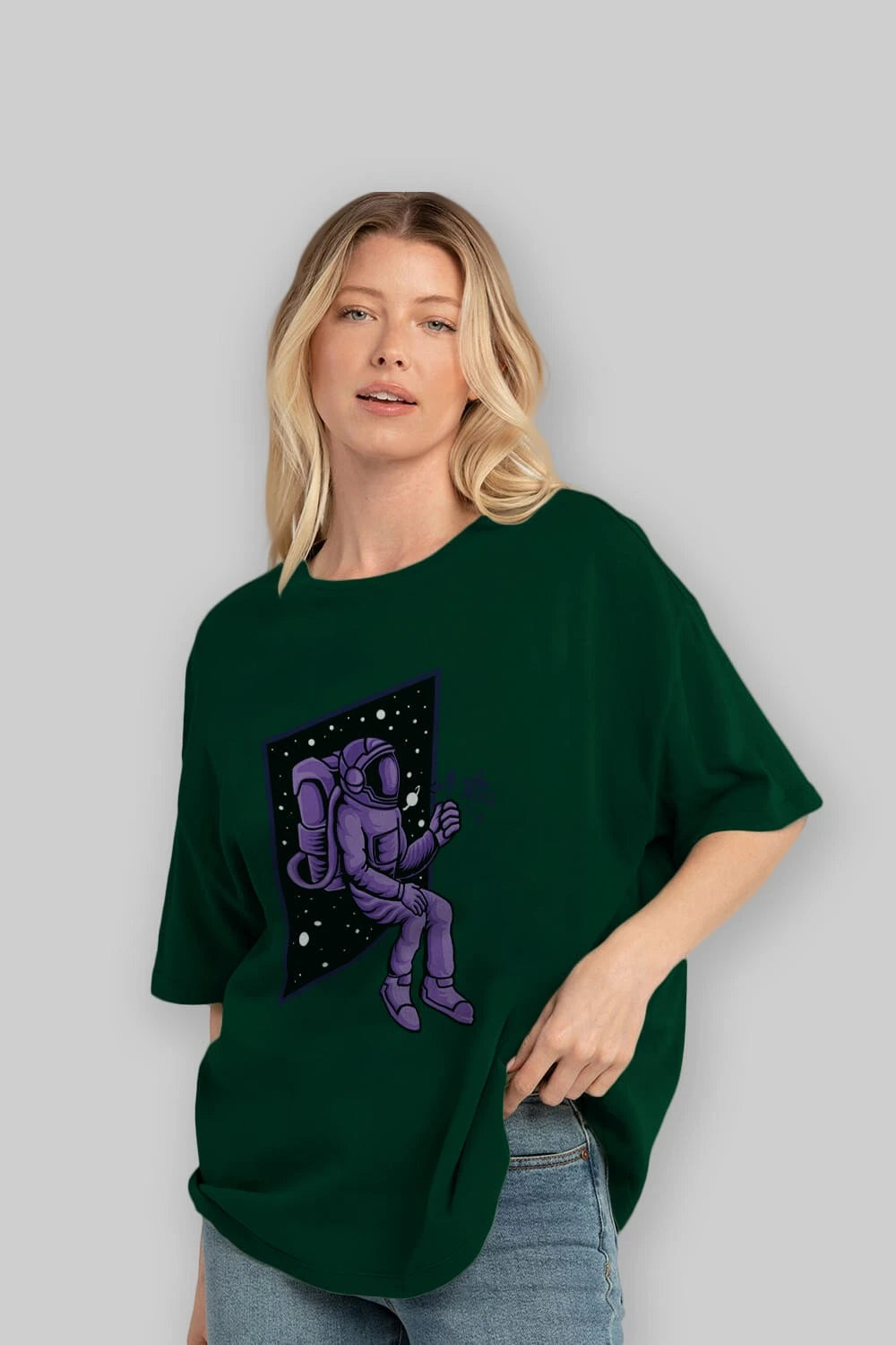 Astronaut holding black rose Ön Baskılı Oversize t-shirt Erkek Kadın Unisex