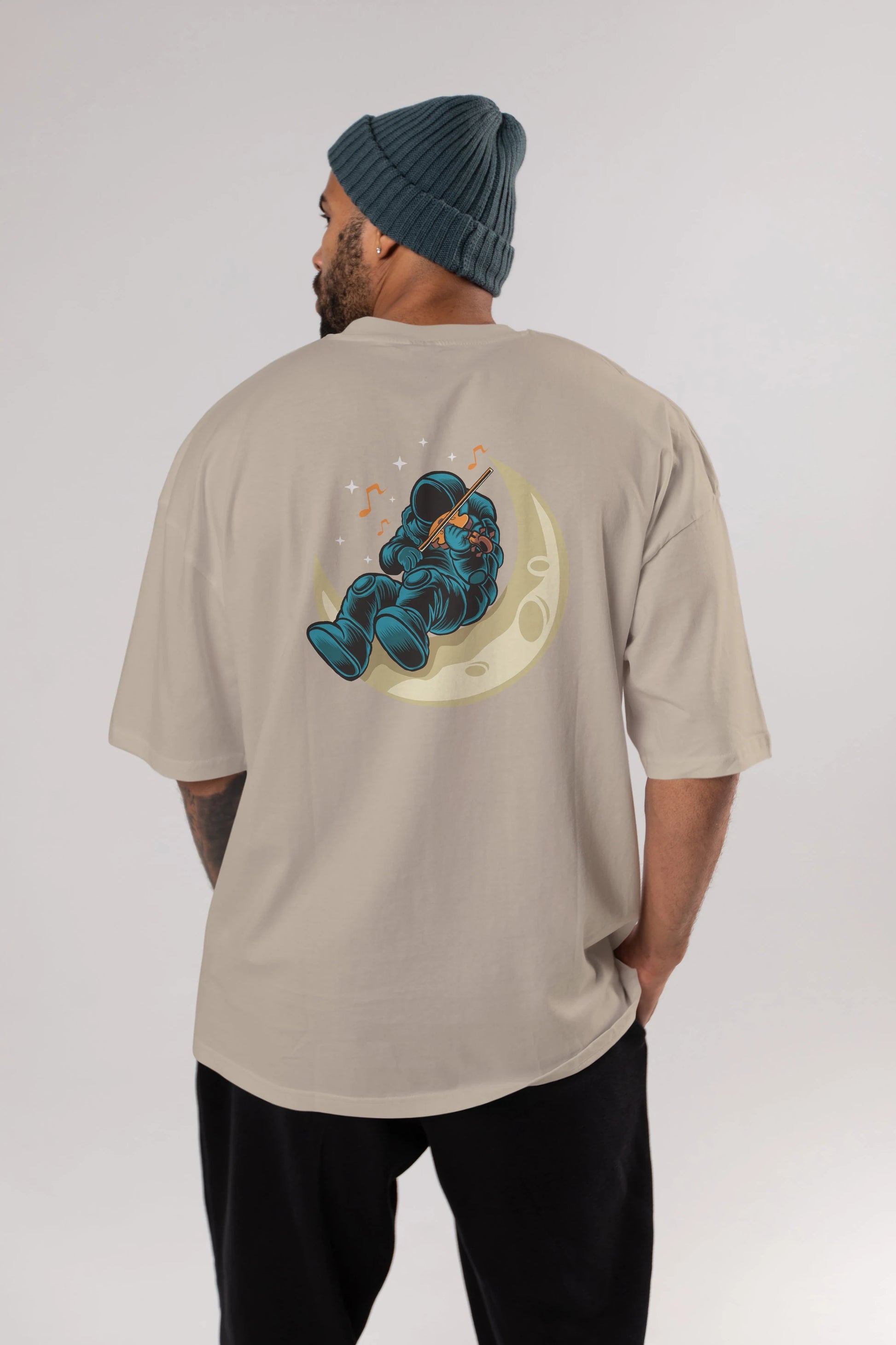 Playing Vionist in Space Arka Baskılı Oversize t-shirt Erkek Kadın Unisex