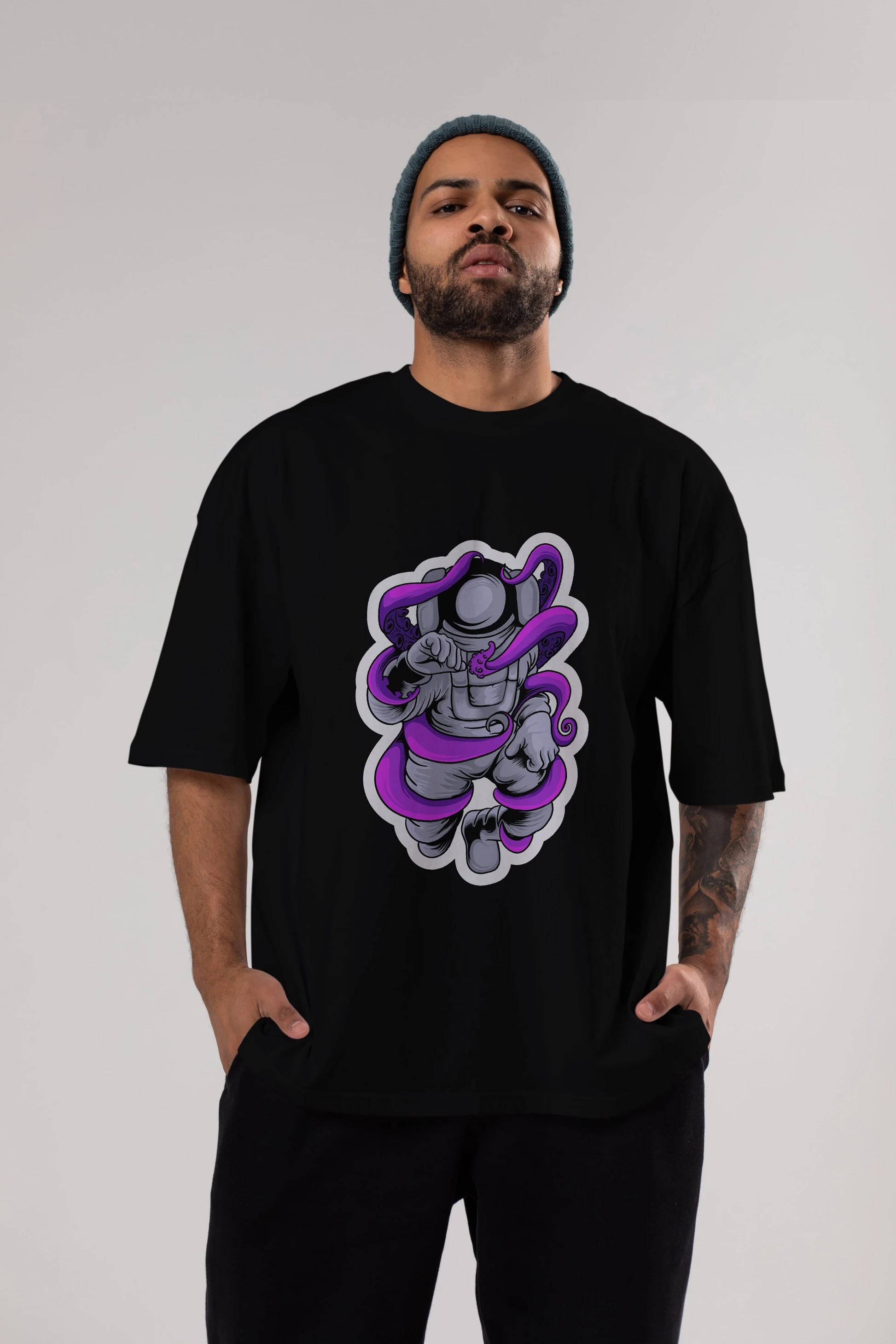 Astronaut fighting octopus sticker Ön Baskılı Oversize t-shirt Erkek Kadın Unisex