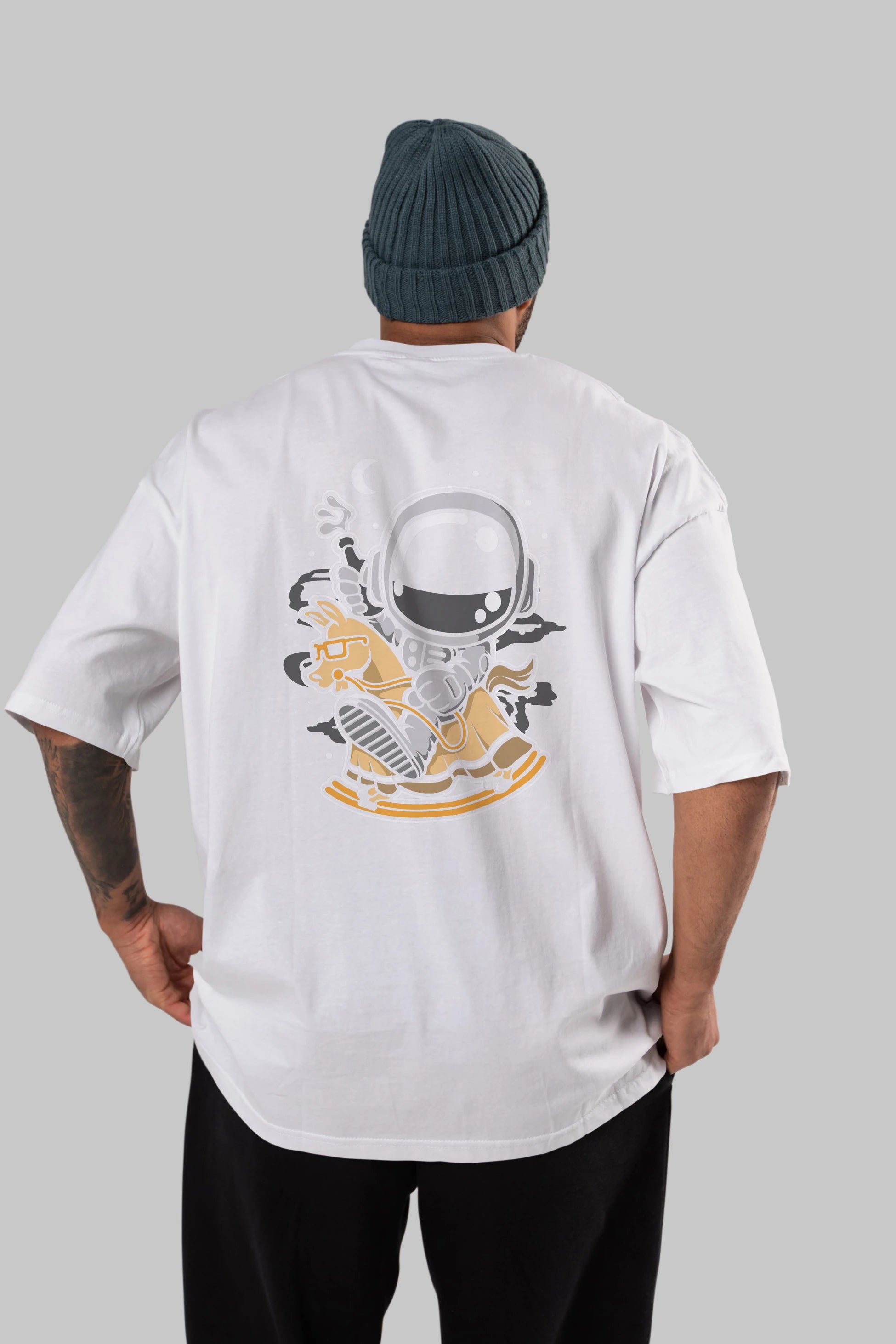 Astronaut RidingToy Horse Arka Baskılı Oversize t-shirt Erkek Kadın Unisex