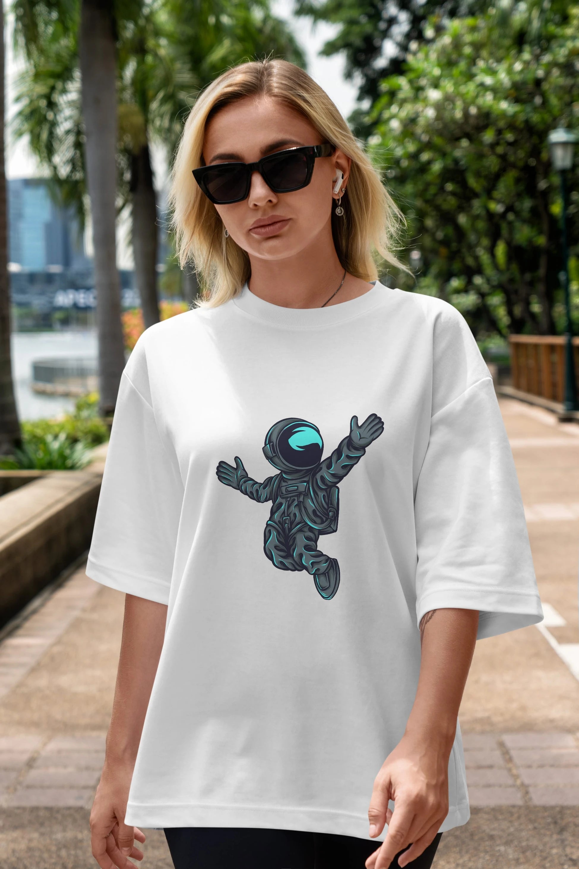 Happy Astronaut Sticker Ön Baskılı Oversize t-shirt Erkek Kadın Unisex