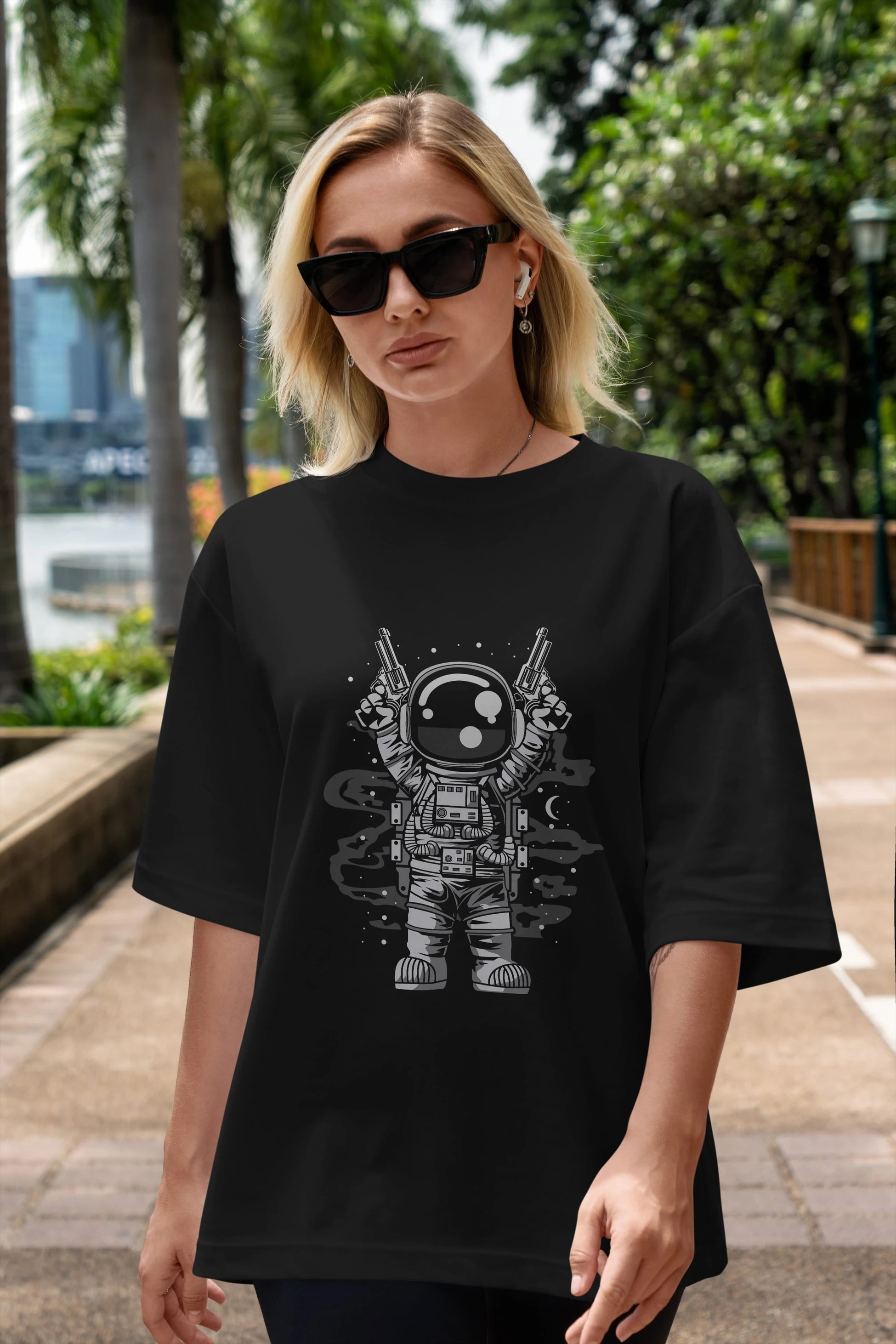 Astronaut Gun Ön Baskılı Oversize t-shirt Erkek Kadın Unisex