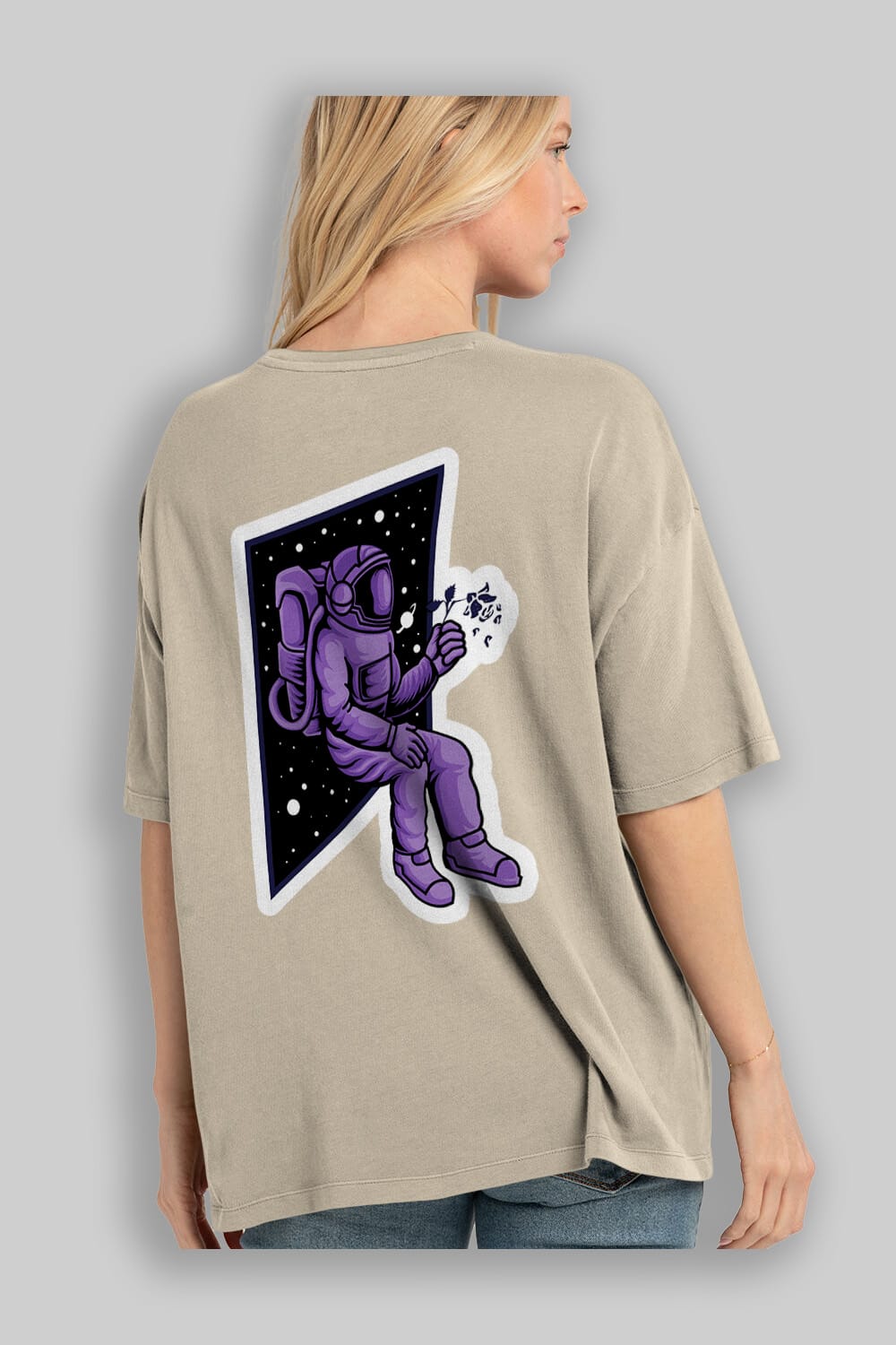 Astronaut holding black rose sticker Arka Baskılı Oversize t-shirt Erkek Kadın Unisex