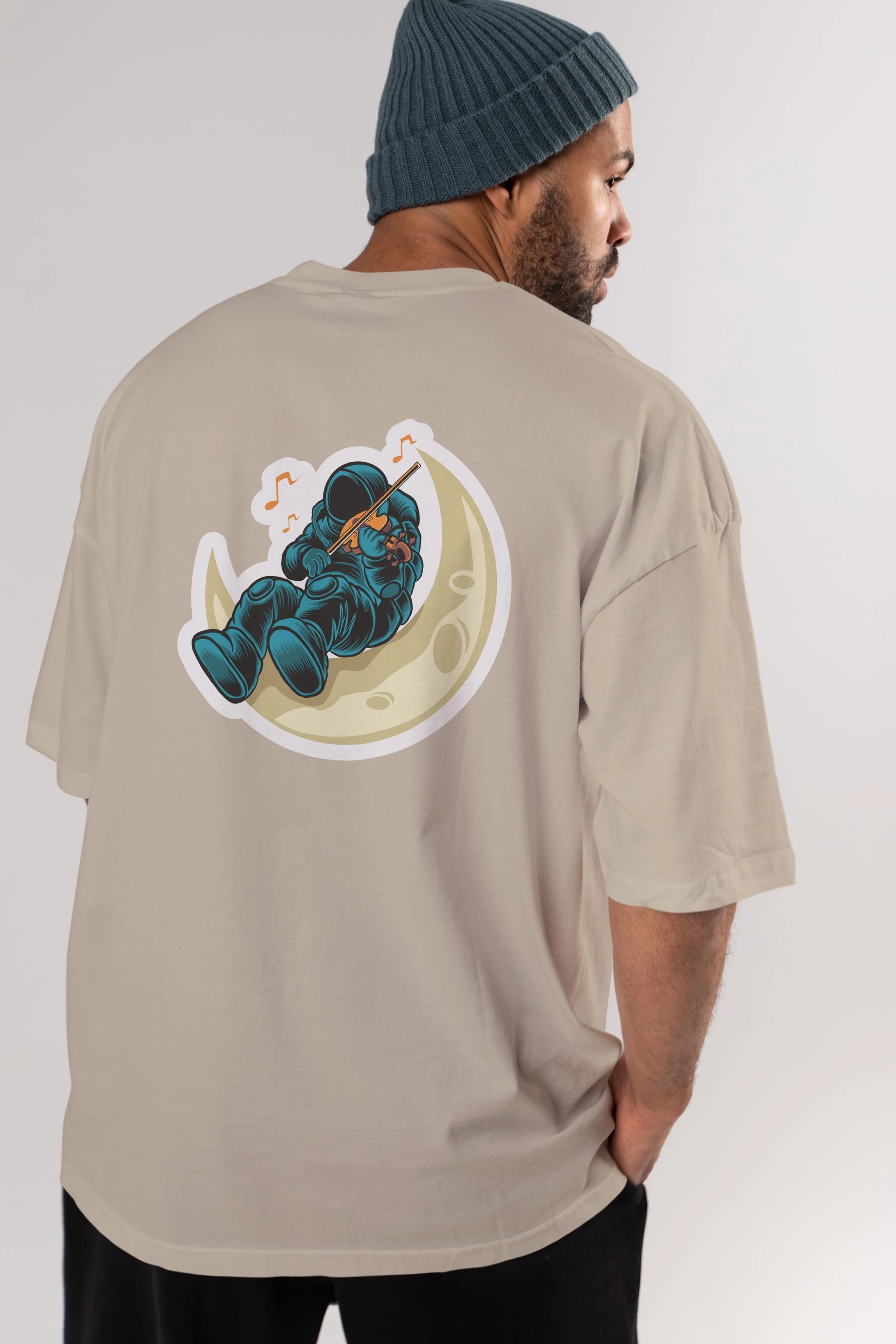 Playing Vionist in Space Sticker Arka Baskılı Oversize t-shirt Erkek Kadın Unisex