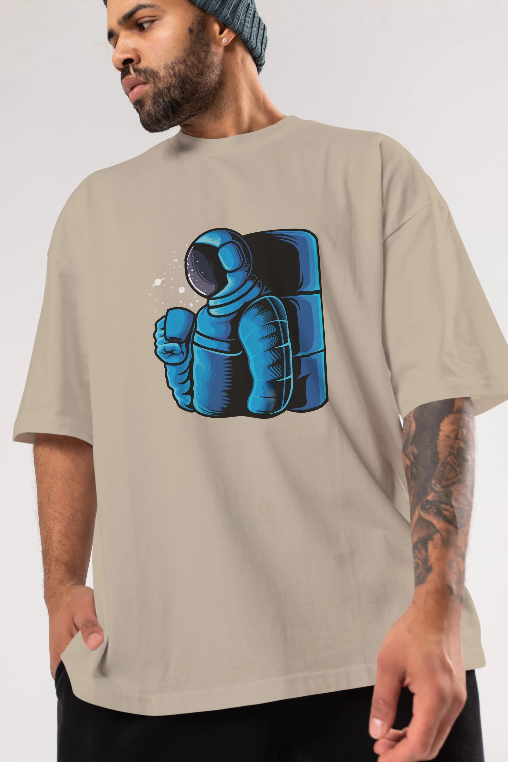 Drinking coffee in space Ön Baskılı Oversize t-shirt Erkek Kadın Unisex